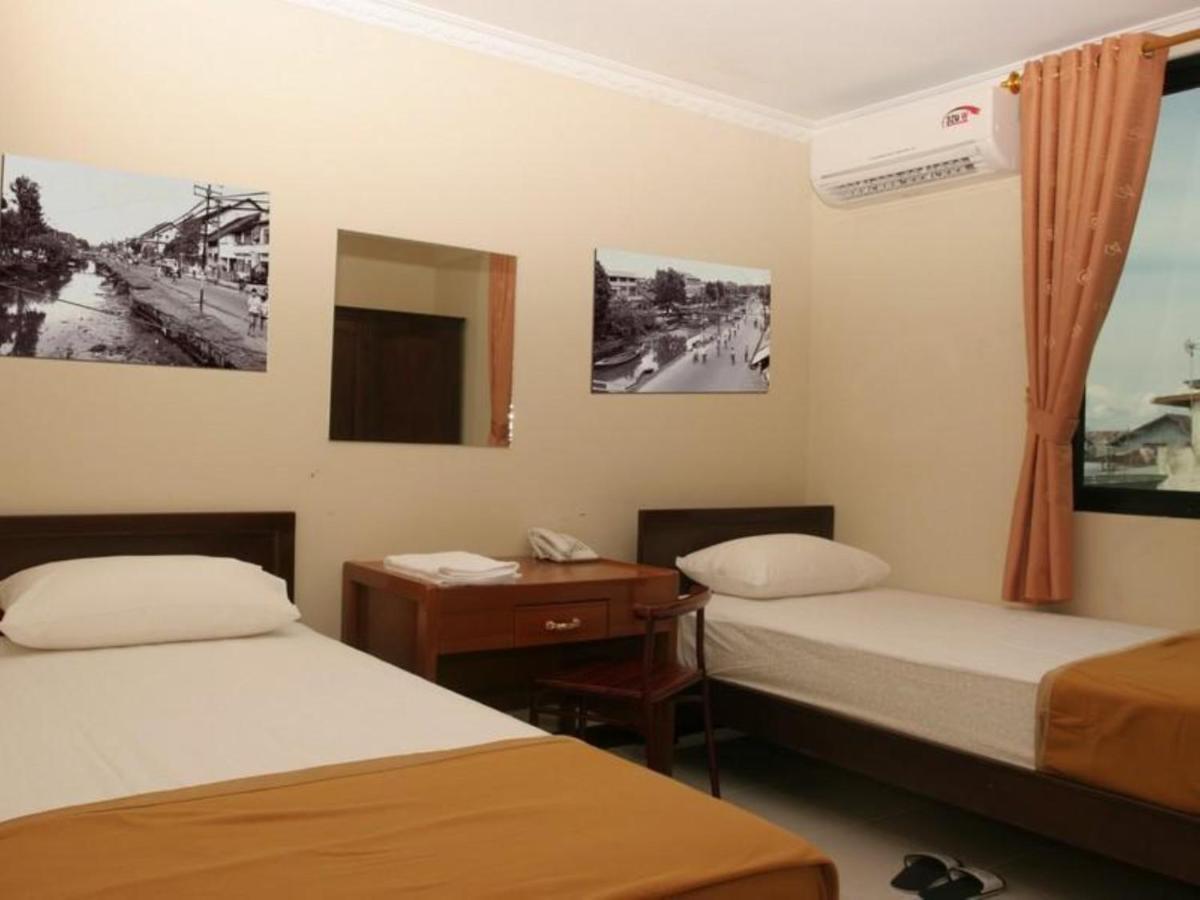 Hotel Aroma Inn Pontianak Exterior photo