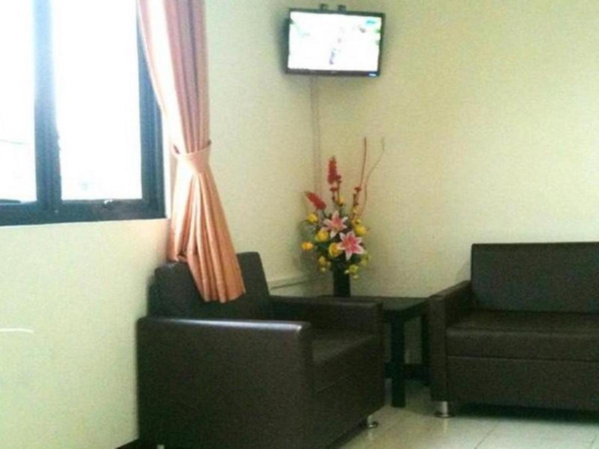 Hotel Aroma Inn Pontianak Exterior photo