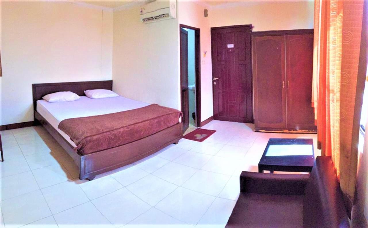 Hotel Aroma Inn Pontianak Exterior photo